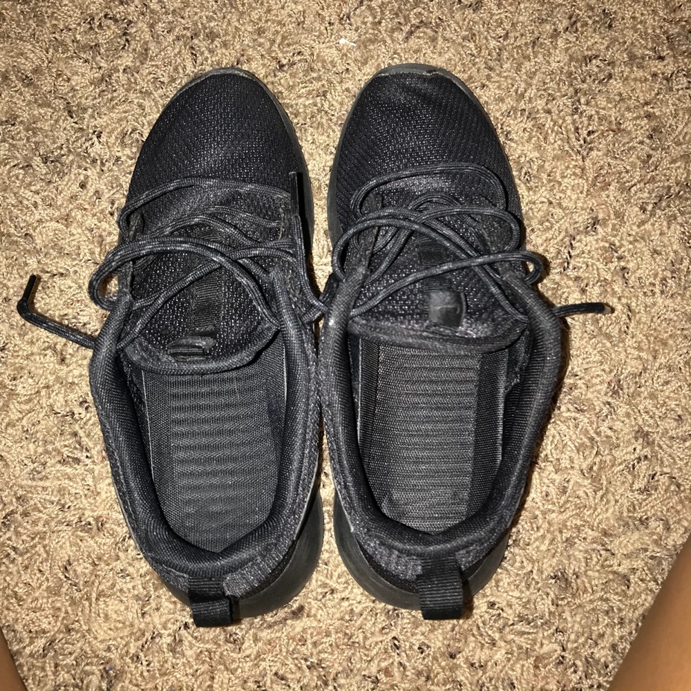 Womens roshes